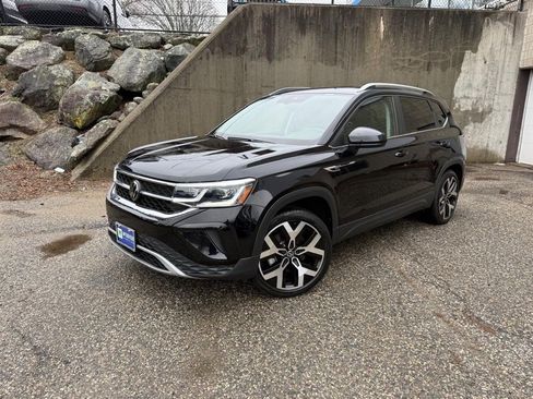 Used 2023 Volkswagen Taos SEL image 1