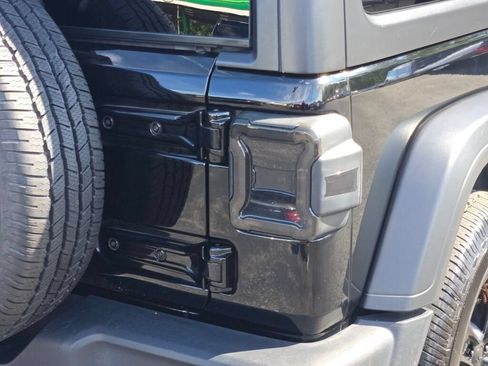 Used 2022 Jeep Wrangler Unlimited Sport AWD/4WD image 7