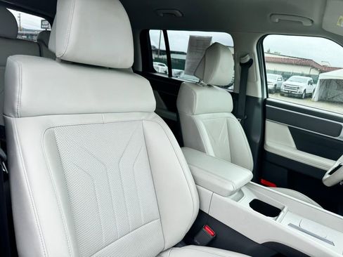 Used 2024 Hyundai Santa Fe SEL AWD/4WD image 2