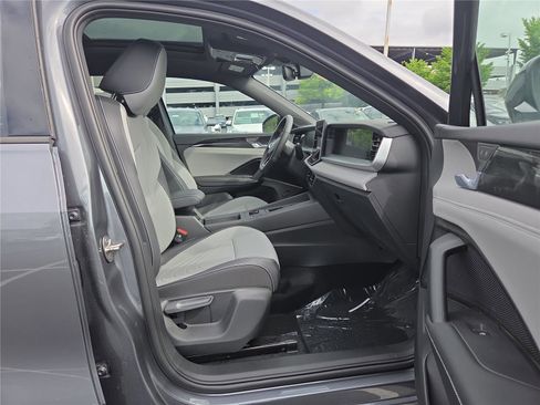 New 2026 Volkswagen Tiguan SE R-Line AWD/4WD image 25