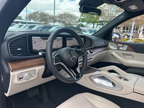 Certified 2025 Mercedes-Benz GLS 450 4MATIC image 18