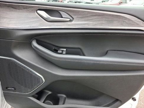 Certified 2023 Jeep Grand Cherokee Overland image 10