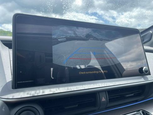 Used 2024 Toyota Prius Limited FWD image 22