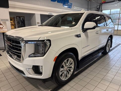 Used 2024 GMC Yukon SLT w/ SLT Luxury Package image 7