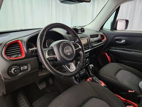 Used 2017 Jeep Renegade Trailhawk AWD/4WD image 9