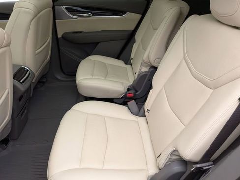 Used 2023 Cadillac XT6 Premium Luxury w/ Technology Package AWD/4WD image 21