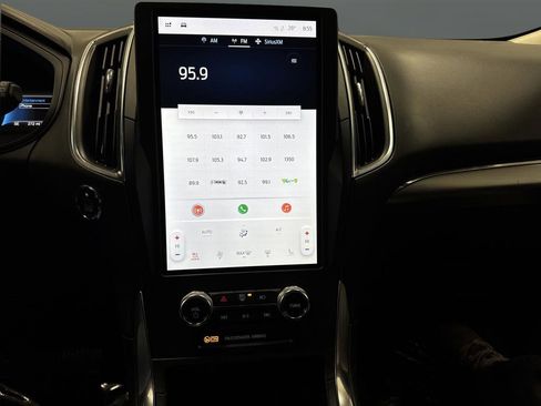 Used 2024 Ford Edge Titanium image 8