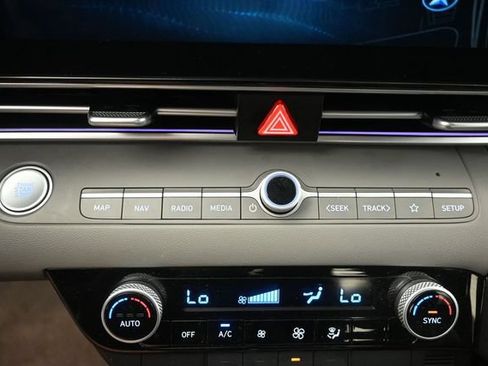 Used 2024 Hyundai Elantra SEL FWD image 24