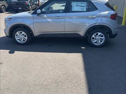 New 2025 Hyundai Venue SE