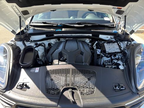 Used 2026 Porsche Macan AWD/4WD image 20