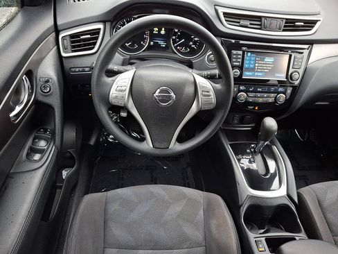 Used 2016 Nissan Rogue SV w/ SV Premium Package image 11