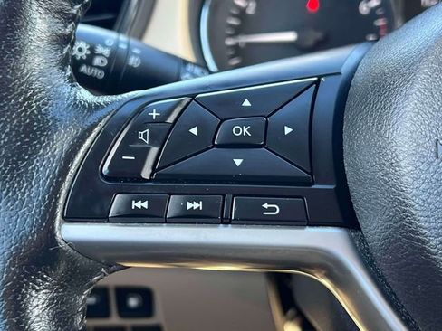 Used 2020 Nissan Rogue SL w/ Premium Package image 25