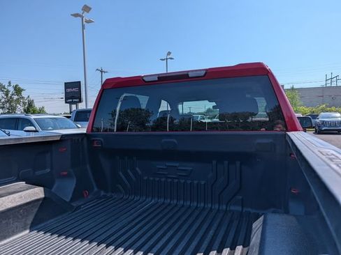 Used 2022 Chevrolet Silverado 1500 LT AWD/4WD image 9