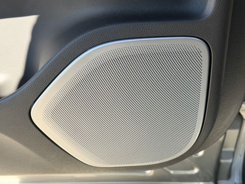 Used 2023 Lincoln Nautilus Reserve w/ Equipment Group 202A image 17