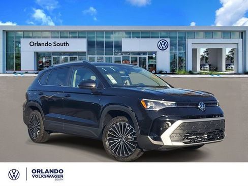 New 2026 Volkswagen Taos SE FWD image 1