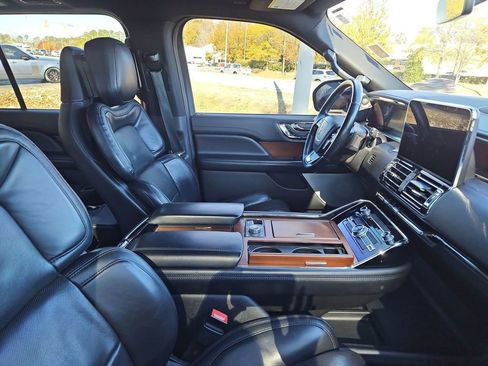 Used 2020 Lincoln Navigator Reserve w/ Equipment Group 208A Reserve image 8