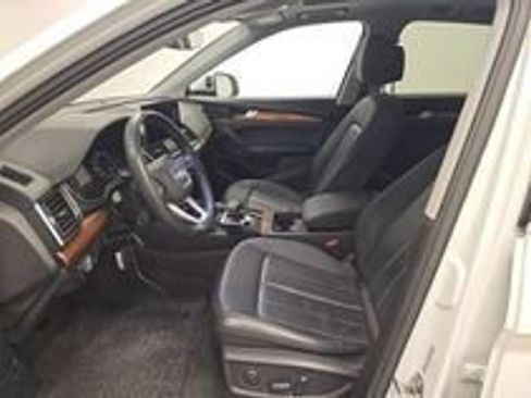 Used 2023 Audi Q5 2.0T Premium w/ Convenience Package AWD/4WD image 2