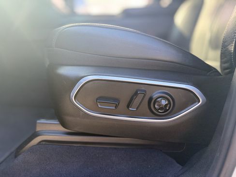 Used 2024 Jeep Wagoneer L Series III w/ Flexible Seating Group AWD/4WD image 22