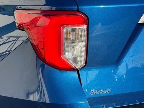 Certified 2022 Ford Explorer XLT w/ Equipment Group 202A image 28