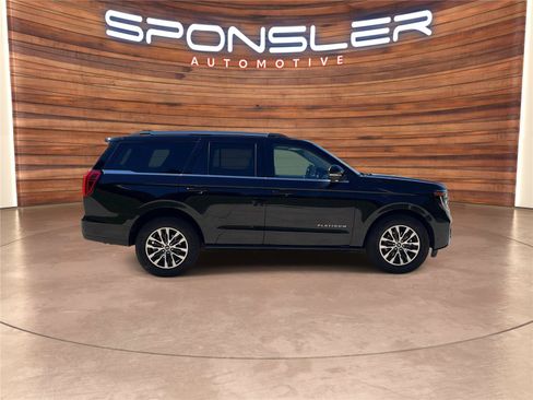 Used 2025 Ford Expedition Platinum AWD/4WD image 8