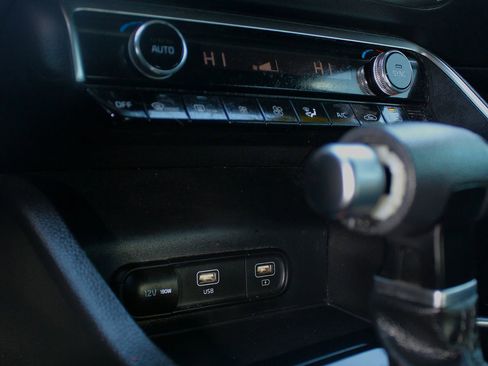 Used 2021 Kia K5 LXS image 28