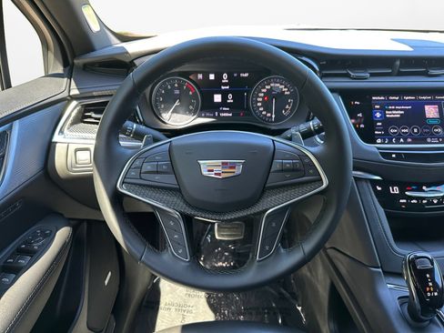 Used 2025 Cadillac XT5 Sportv w/ Technology Package AWD/4WD image 12