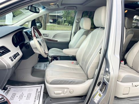 Used 2013 Toyota Sienna Limited image 7