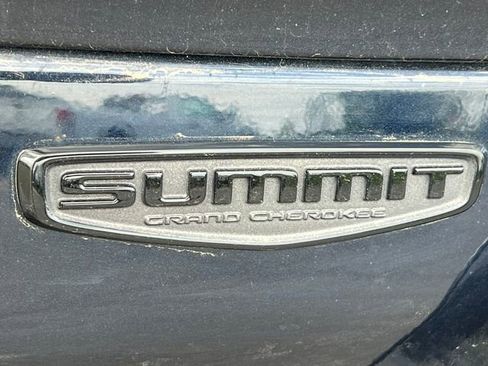 Used 2024 Jeep Grand Cherokee L Summit AWD/4WD image 2