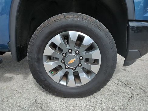 Used 2025 Chevrolet Silverado 2500 Custom w/ Custom Value Package image 11