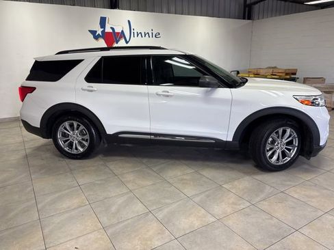 Used 2020 Ford Explorer XLT w/ Equipment Group 202A image 5