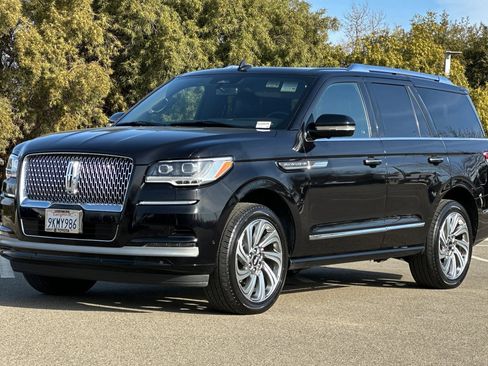 Used 2024 Lincoln Navigator Reserve image 8