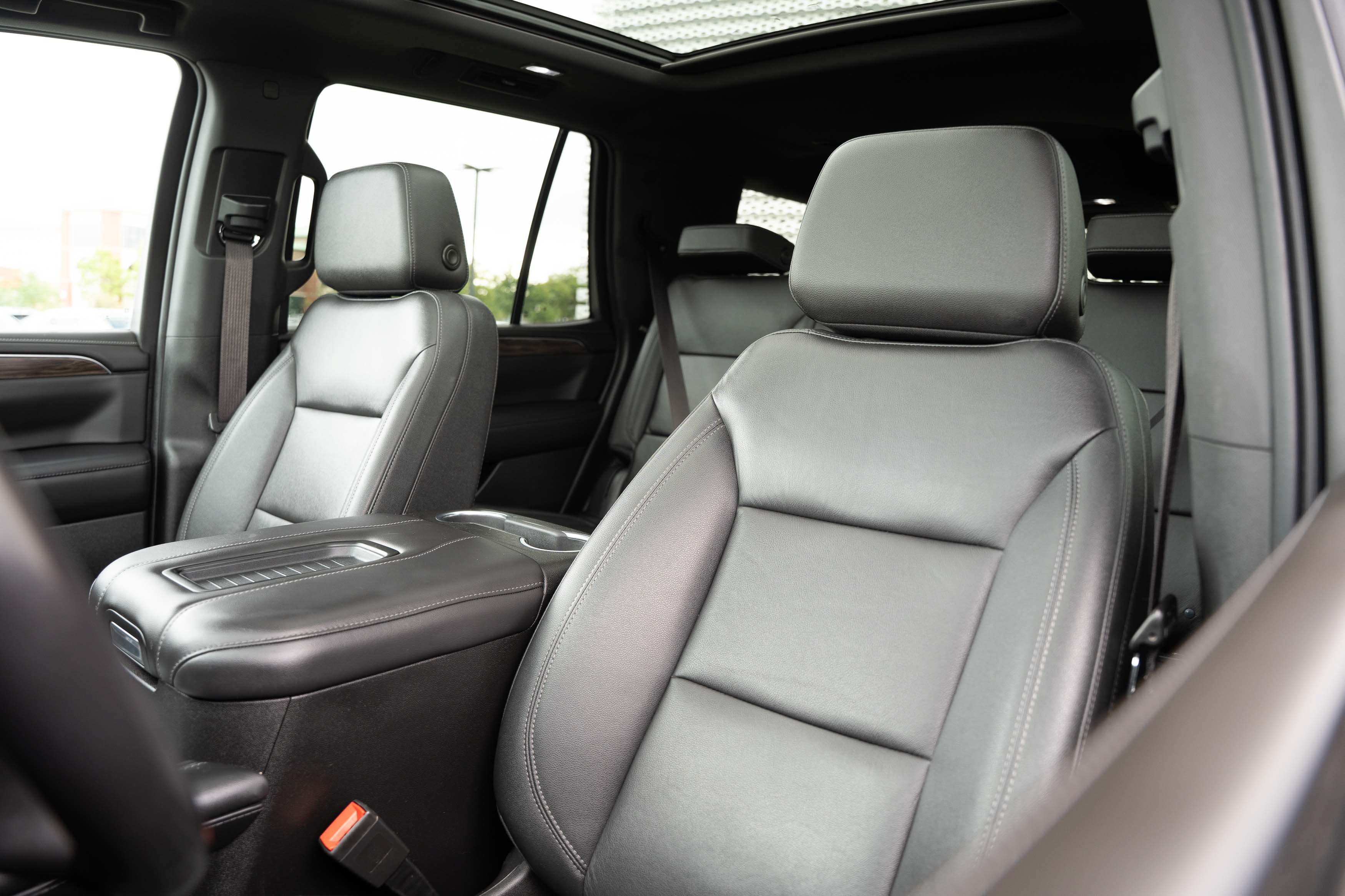Used 2022 Chevrolet Tahoe Z71 w/ Luxury Package AWD/4WD image 22