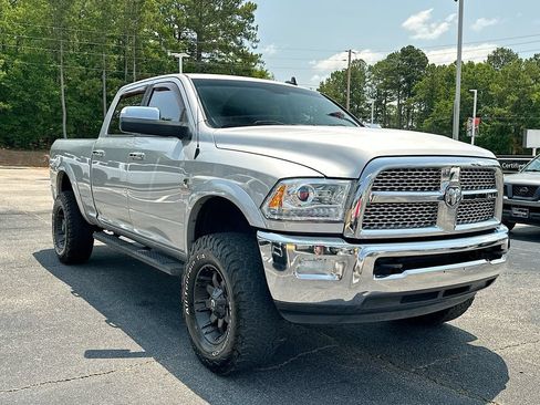 Used 2014 RAM 2500 Laramie AWD/4WD image 2