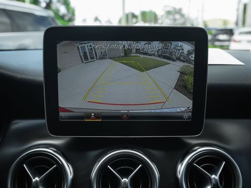 Used 2019 Mercedes-Benz GLA 250 image 12