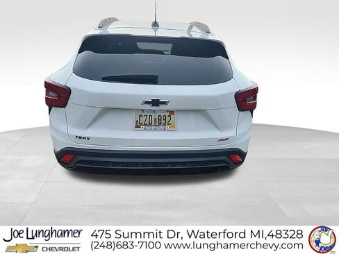 Used 2024 Chevrolet Trax RS w/ Sunroof Package FWD image 4