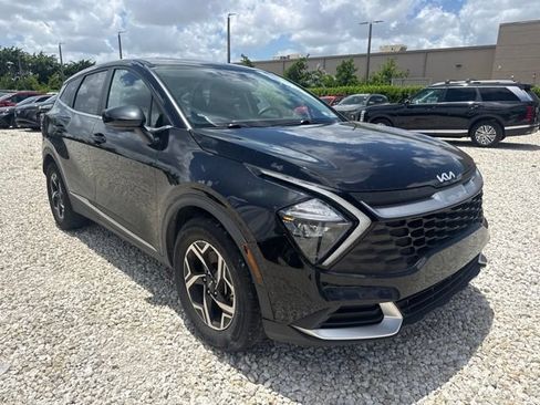 Used 2023 Kia Sportage LX FWD image 2