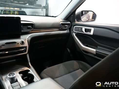 Used 2022 Ford Explorer XLT AWD/4WD image 16