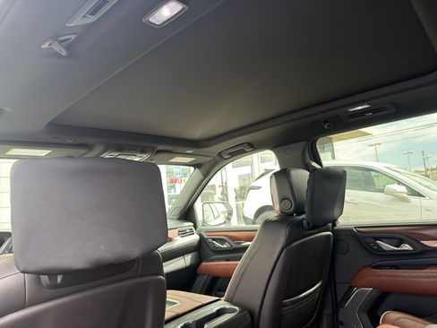 Used 2023 GMC Yukon XL Denali Ultimate AWD/4WD image 8