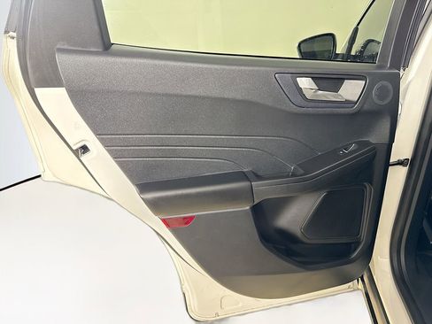 Used 2021 Ford Escape SEL w/ Technology Package image 19