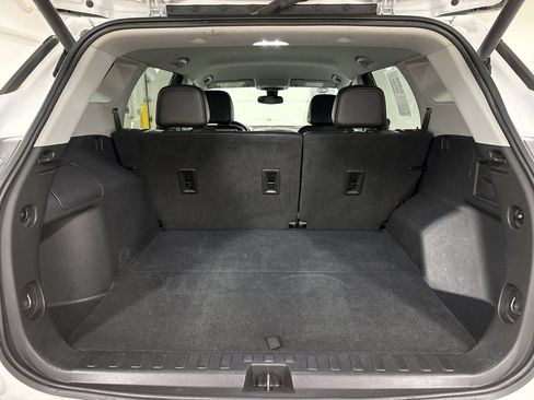Used 2022 GMC Terrain SLT w/ Infotainment Package II FWD image 23