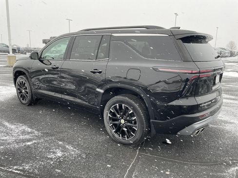 Used 2025 Chevrolet Traverse LT w/ Sun and Wheel Package image 3