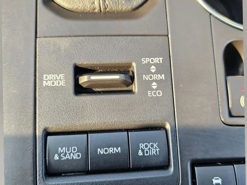 Used 2022 Toyota Highlander L AWD/4WD image 24