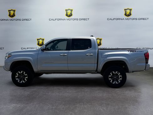 Used 2018 Toyota Tacoma TRD Sport w/ Technology Package RWD image 2