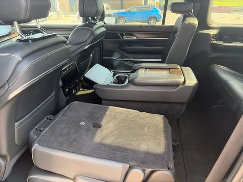 Used 2023 Jeep Grand Wagoneer Series II AWD/4WD image 9
