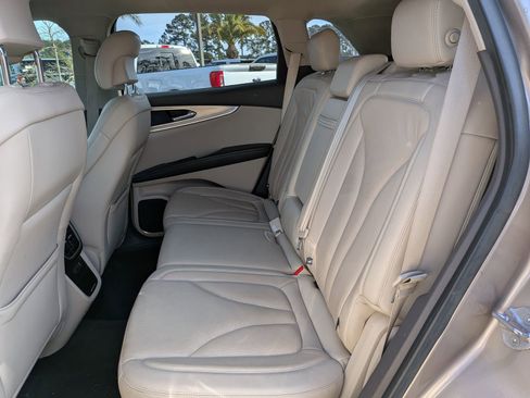 Used 2019 Lincoln Nautilus Reserve image 12