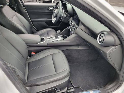 Used 2024 Alfa Romeo Giulia Sprint image 17