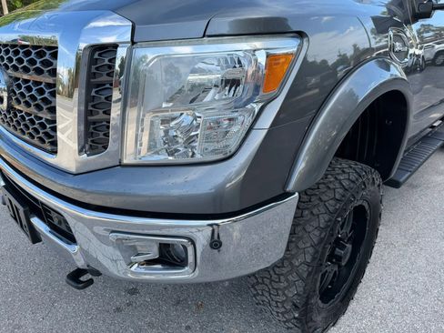 Used 2017 Nissan Titan SV AWD/4WD image 12