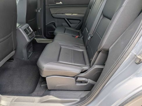 Used 2022 Volkswagen Atlas Cross Sport SE AWD/4WD image 18