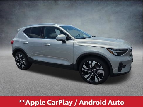 Used 2023 Volvo XC40 B5 Plus w/ Driver Assist Package AWD/4WD image 3
