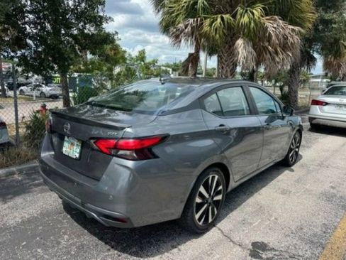 Used 2022 Nissan Versa SR FWD image 6